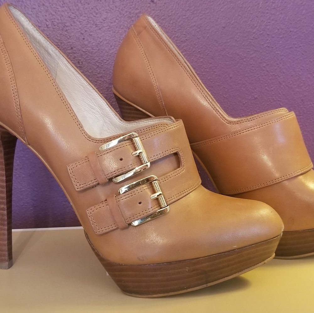 Michael Kors platform pump